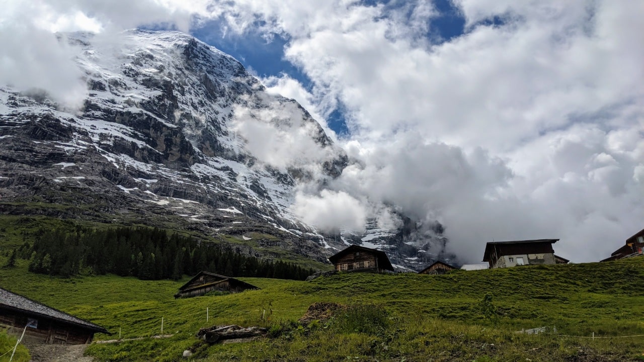 Der Eiger in der Schweiz vom Wanderweg Via Alpina aus gesehen