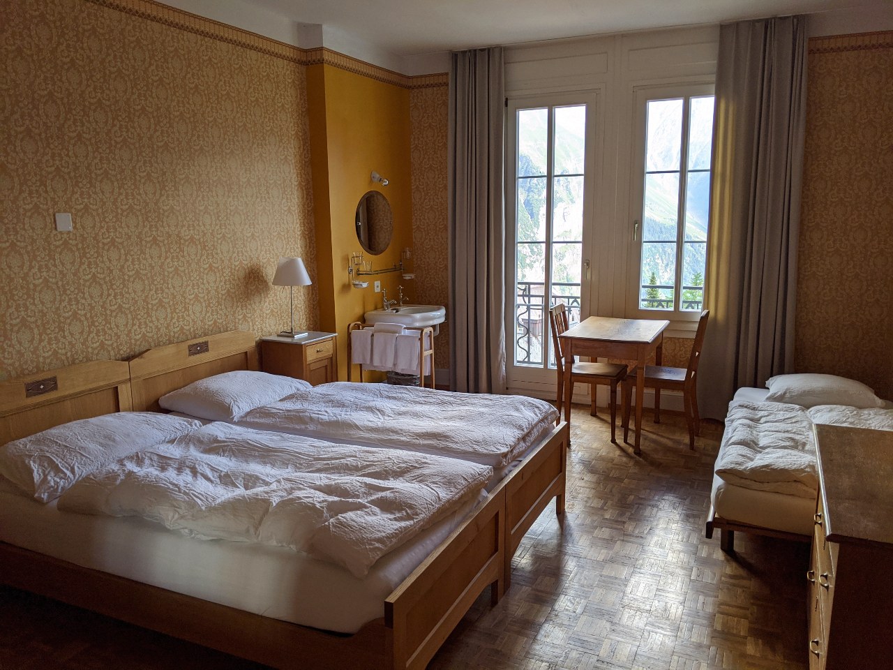 Eines der Zimmer im Hotel Regina in Mürren, Schweiz