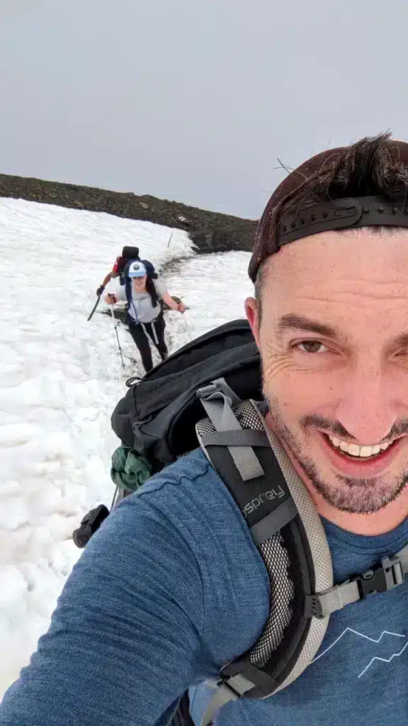 Wanderung über ein Schneefeld zum Hohtürli - Blüemlisalphütte