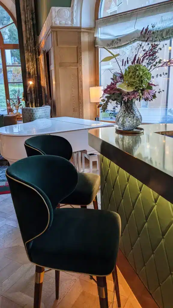 Bar in the lobby with piano