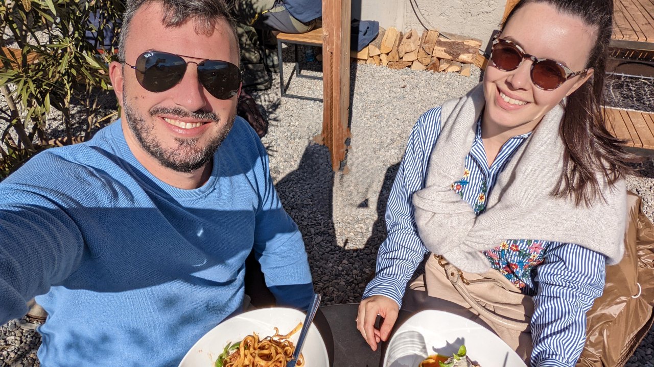 Solène and Matthias are enjoying a good meal at restaurant Tremondi in Quinten