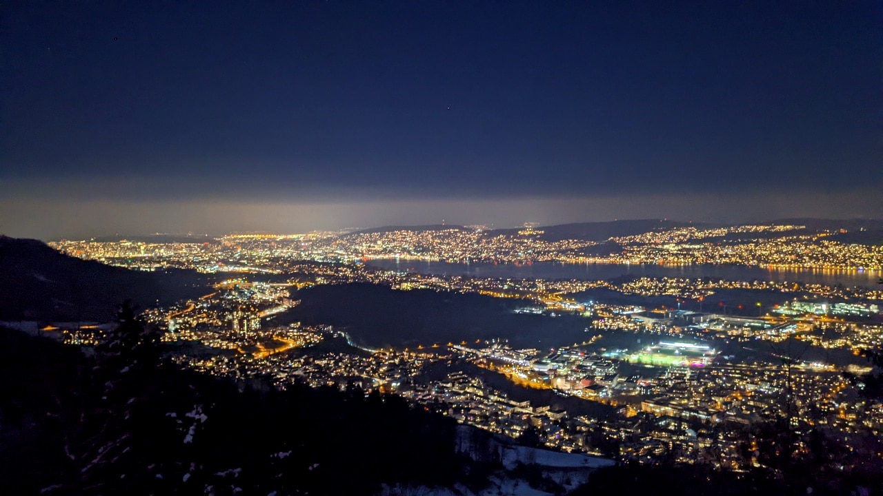 Nuit sur le lac de Zurich. Vue de Felsenegg.