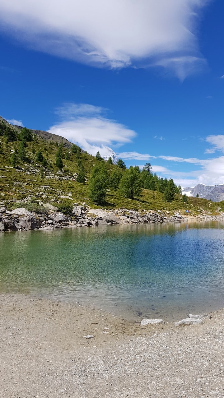 5 lakes hike Zermatt Gruensee with an almost mediterranean beach