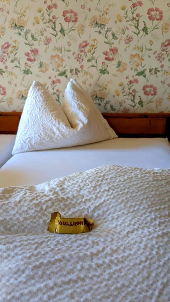 Süsse Begrüssung in unserem Zimmer im Hotel Ofenhorn in Binn