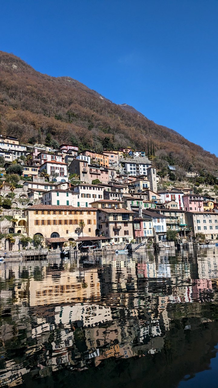 Gandria seen from the boat (start of the hike Sentiero dell'olivo)
