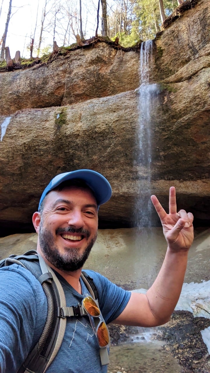 Wanderung Bachtel: Matthias beim Wasserfall Wissengubel