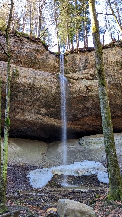 Von Gibswil auf den Bachtel: Wasserfall Wissengubel