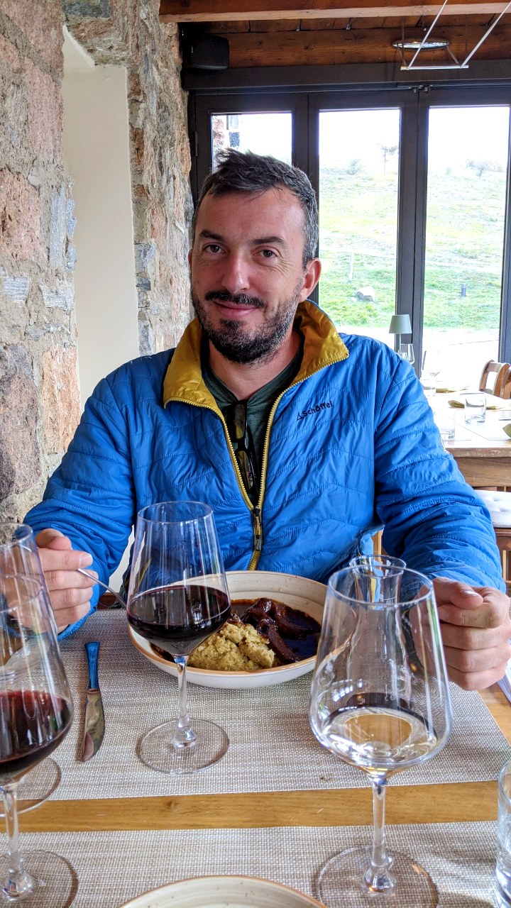 Matthias im Restaurant Alpevicania auf der Wanderung San Salvatore Morcote