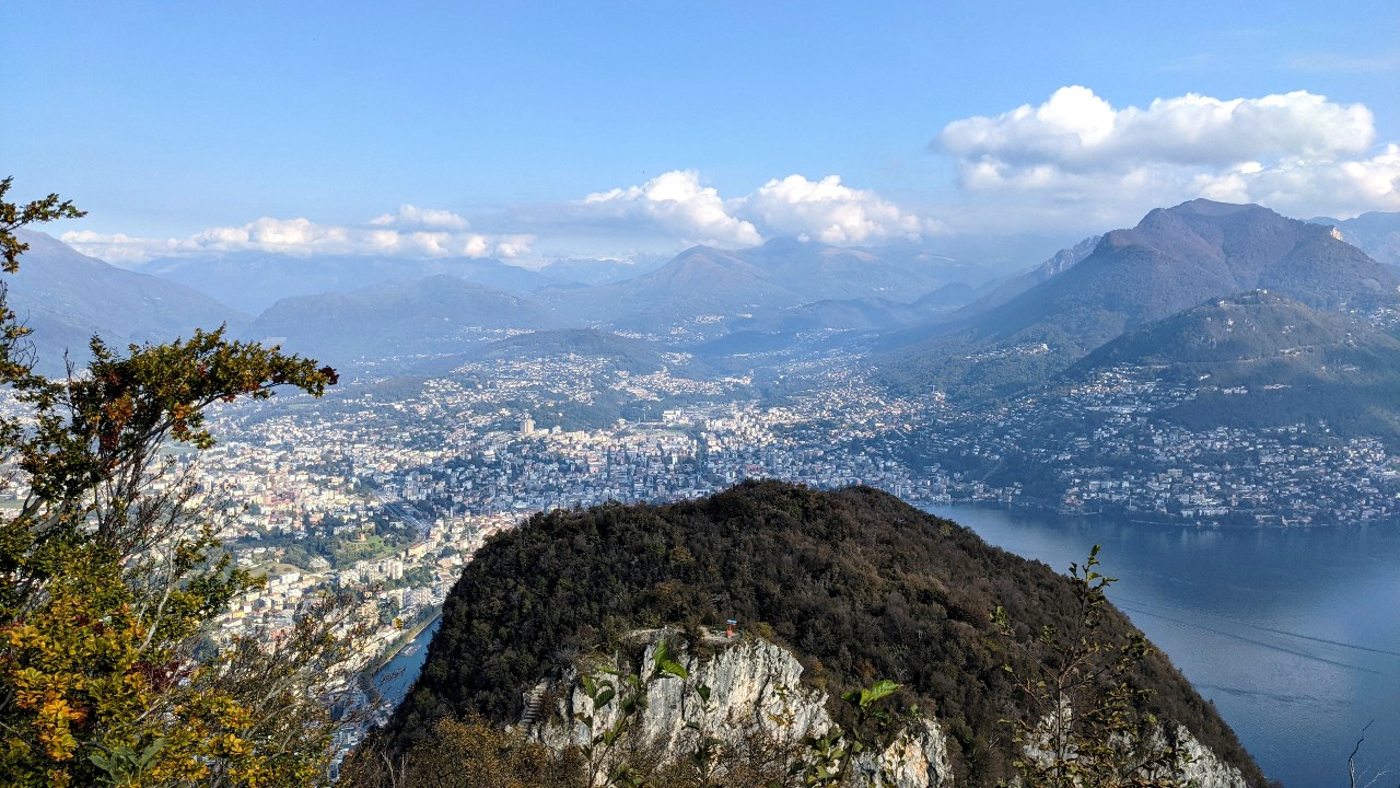 Ausblick auf den Monte San Salvatore und Lugano