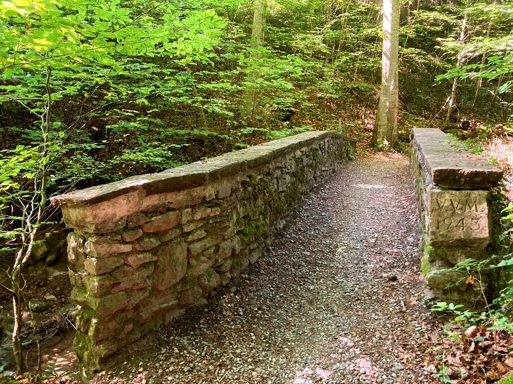 alte Steinbrücke auf der Wanderung Pfannenstiel - Meilen