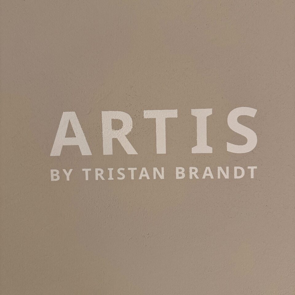 Das Logo des Restaurant Artis by Tristan Brandt im Hotel Prätschli