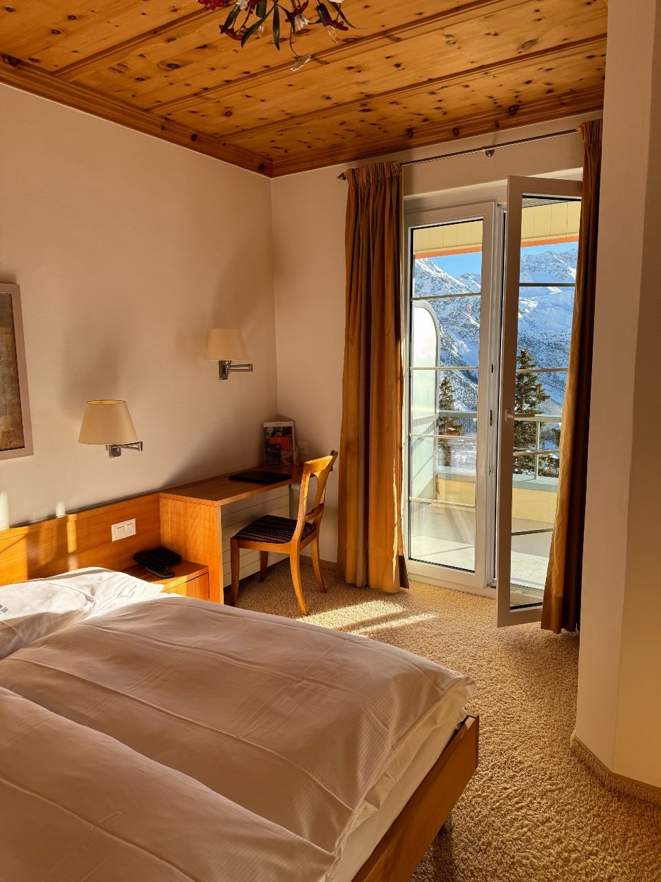 Schlafzimmer im Hotel Prätschli in Arosa