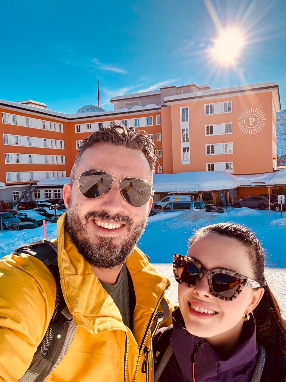Solène und Matthias von Hike&Dine freuen sich auf die Winterwanderung in Arosa