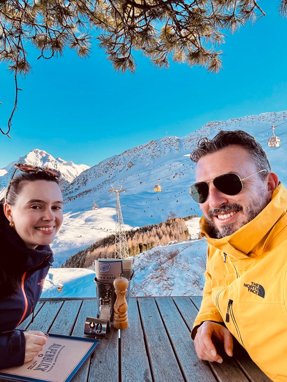 Solène und Matthias lieben das Restaurant Alpenblick in Arosa
