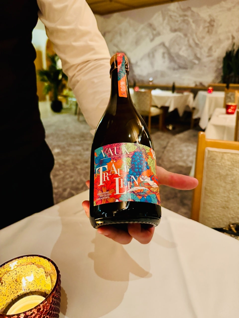 Alkoholfreier Sekt "Träublein" - genossen im Restaurant Artis im Hotel Prätschli