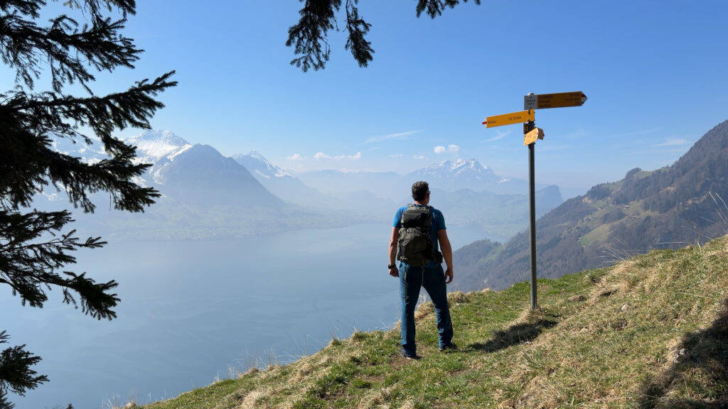 Matthias geniesst die Aussicht auf der Ochsenalp