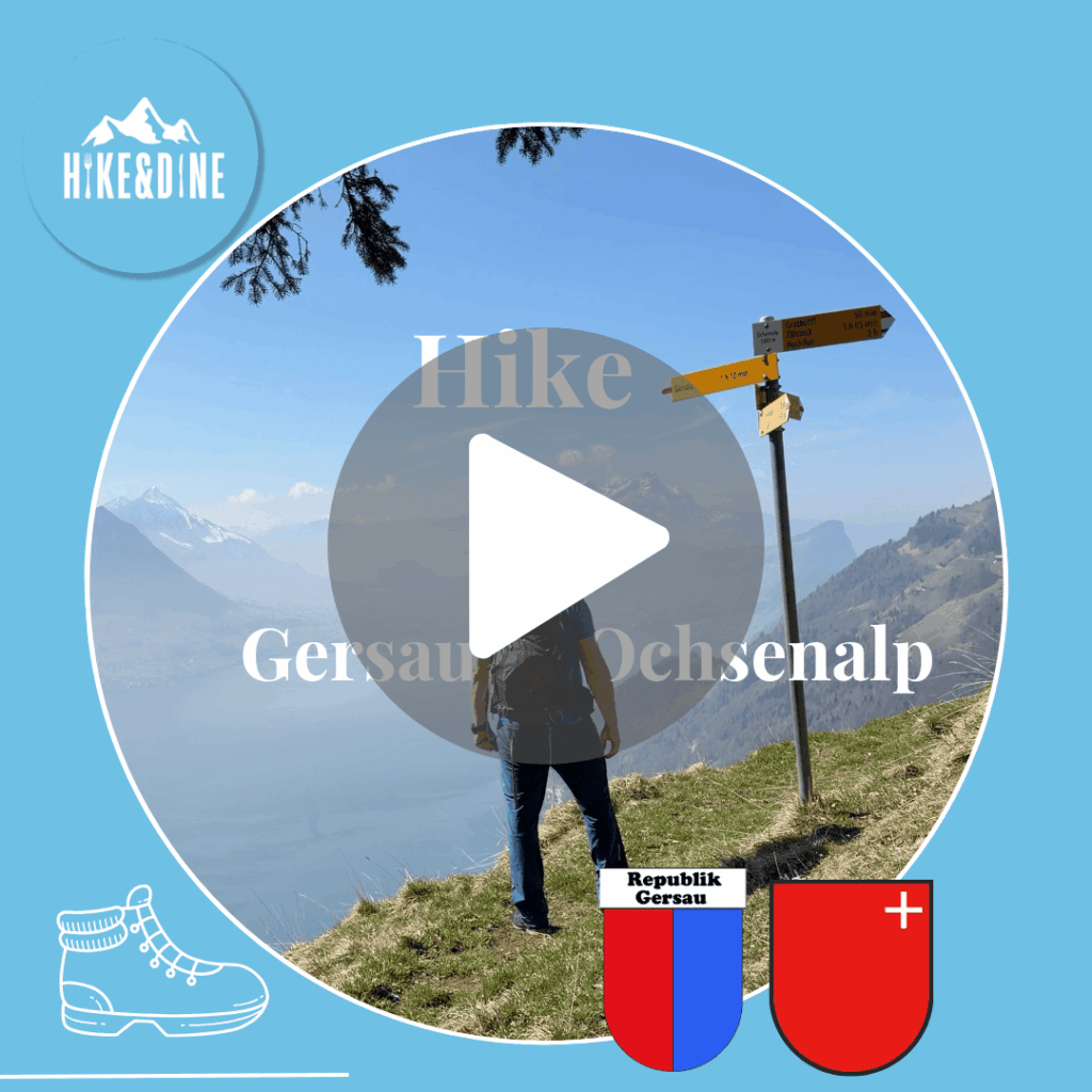 Un randonneur en direction de l'Ochsenalp à Gersau, avec les montagnes du lac des Quatre-Cantons en arrière-plan. Image de couverture du conseil Hike de Hike&Dine.